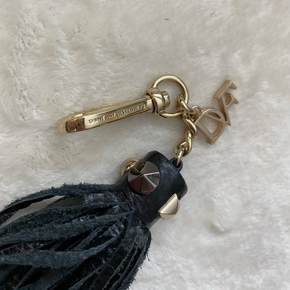 DVF leather tassel - Picture 2 of 2